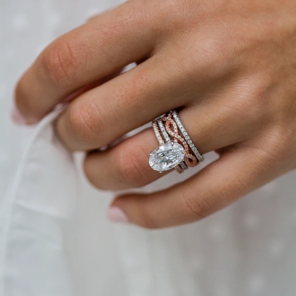 4.7 carat simulated diamond engagement ring in white gold setting - Picture 5 of 6